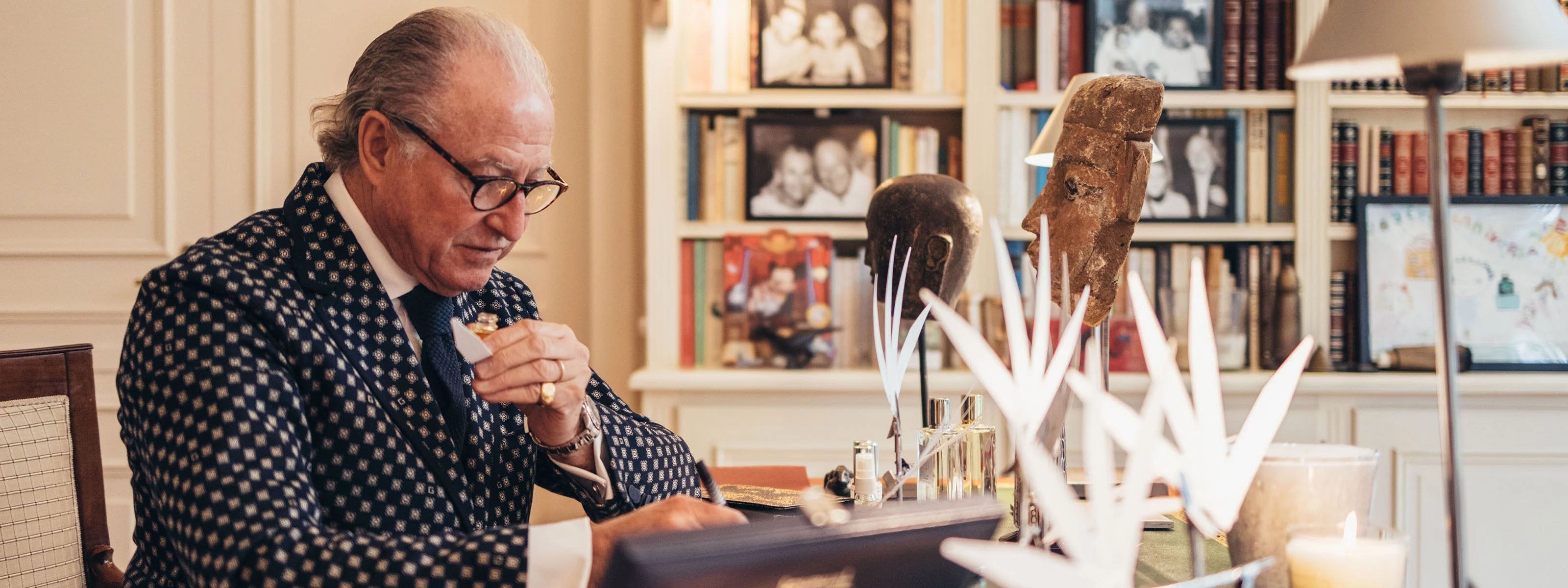 Le maître parfumeur Alberto Morillas, fondateur de Mizensir, dans son atelier à Genève.